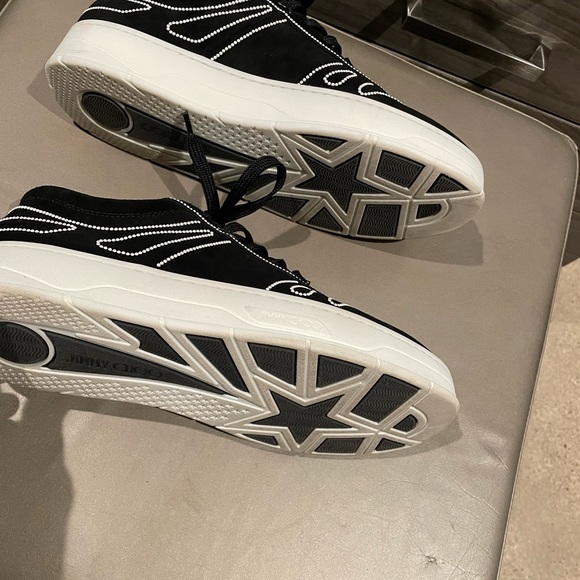 Black suede sneakers with tiny pearl details - Picture 6 of 9